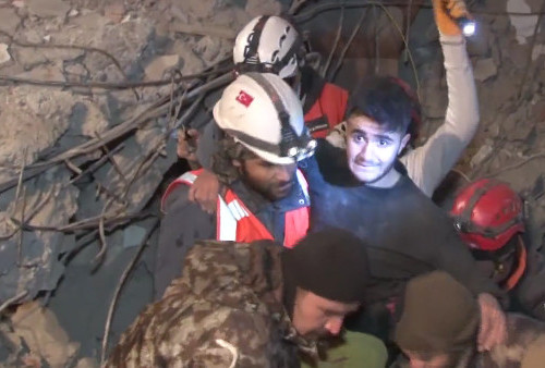 Kisah Adnan Muhammet Minum Urine Sendiri Dibawah Reruntuhan Setelah Gempa Turki