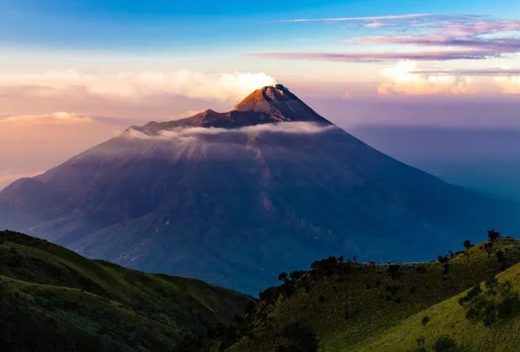 10 Gunung Paling Angker di Indonesia, Banyak Pendaki Mengaku Alami Kejadian Janggal Bikin Merinding