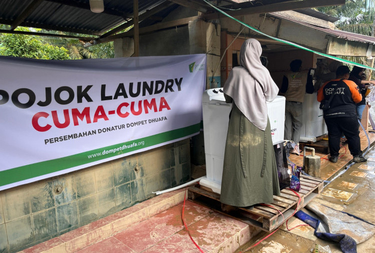 Peduli Korban Banjir, Dompet Dhuafa Operasikan Layanan Cuci Gratis di Langkat