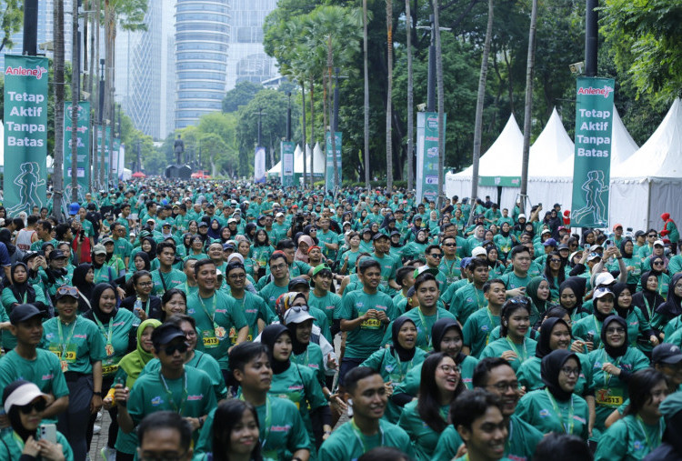 Lawan Osteoporosis, 10 Ribu Orang Berjalan 10 Ribu Langkah di GBK