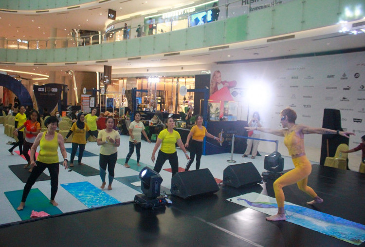  Yoga Bahagia Ala Tata Lychel di Surabaya Tourism Award 2025