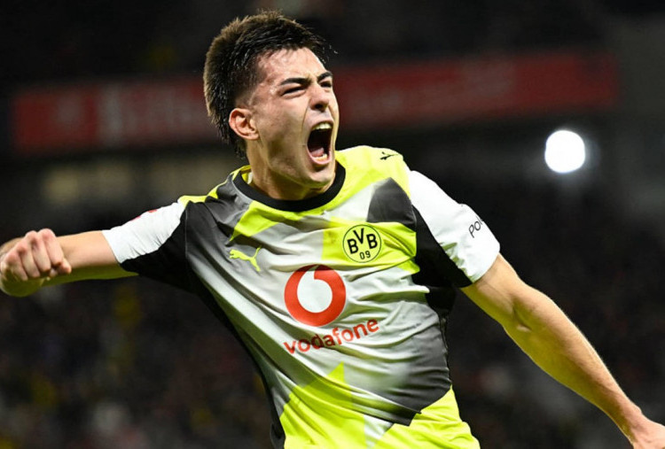 Chelsea Tarik Aaron Anselmino dari Dortmund, Krisis Bek Jadi Penyebab