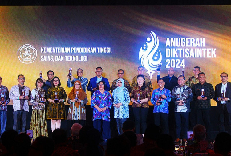 Universitas Esa Unggul Raih 4 Penghargaan di Ajang Bergengsi Anugerah Diktisaintek 2024