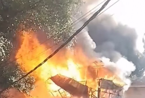 Kebakaran Melanda Sejumlah Bangunan di Samping SMA 112 Jakarta, 14 Unit dan 60 Personel Dikerahkan