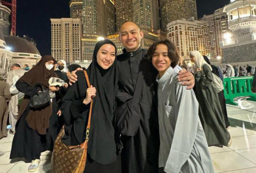 Bareng Suami Baru, BCL Jalankan Umrah  Untuk Mendiang Ashraf Sinclair 