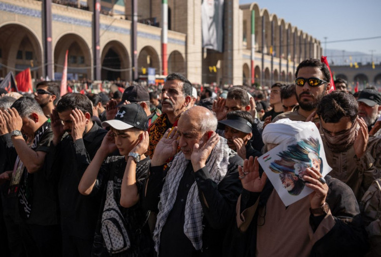 Ulama Senior Pimpin Salat Jenazah Ali Khamenei, Mojtaba Tak Tampak di Hari Kedua Prosesi