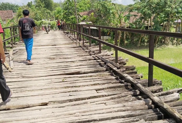 Jusuf Hamka Wujudkan Mimpi Warga Jiporapah Punya Jembatan Beton