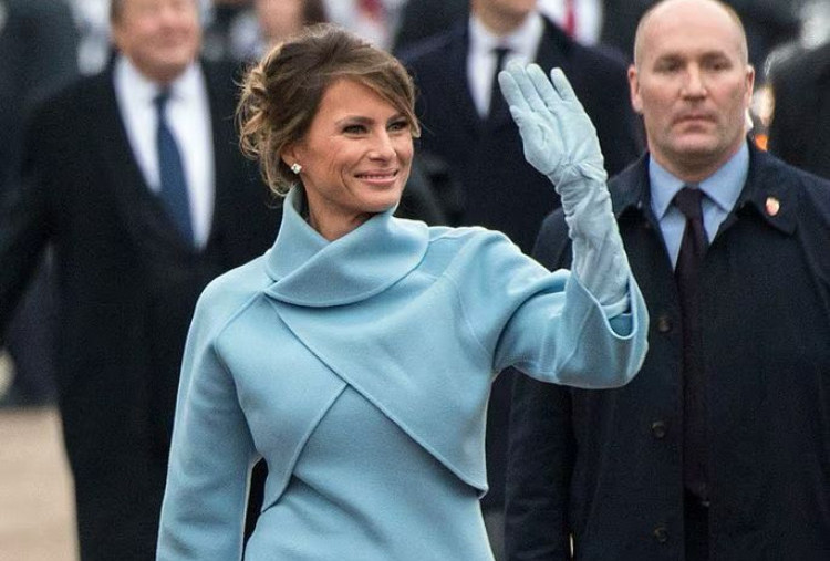 Donald Trump Dilantik, Pilihan Busana Melania Trump Jadi Teka-teki