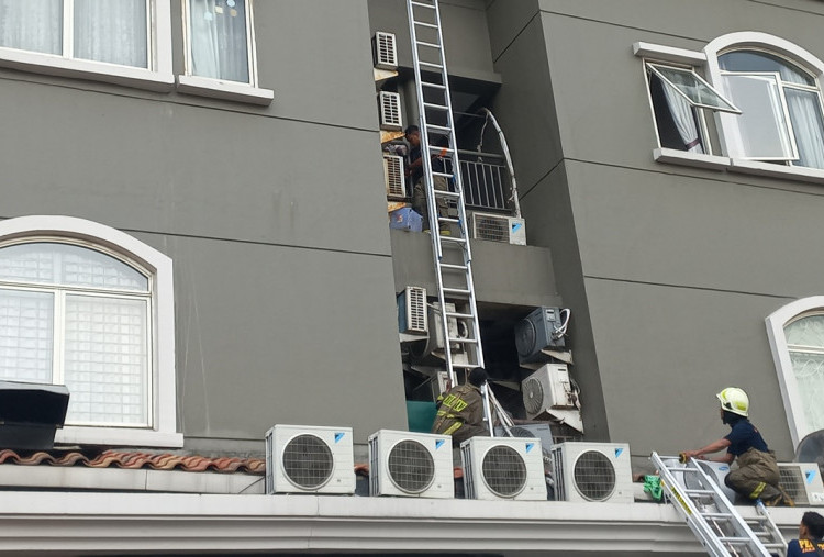 Dramatis! Begini Detik-detik Evakuasi Kebakaran Apartemen Mediterania Tanjung Duren