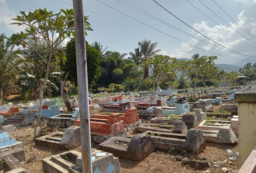 Keterlaluan, Kuburan Jadi Tempat Isap Lem dan Mabuk-Mabukan 