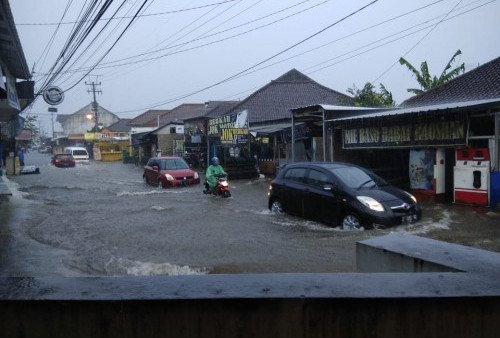 Waspada! Ancaman Hujan Tinggi hingga Jalan Amblas Ganggu Perjalanan Mudik Lebaran, Catat Titik Lokasinya