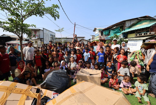 Menhan Prabowo Berikan Bantuan Rumah Apung dan Paket Kebutuhan Untuk Warga Kampung Nelayan Jakarta Terdampak Rob