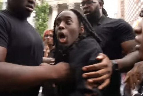 YouTuber Ini Ditangkap Polisi Usai Bikin Kerusuhan di Acara Giveway PS5