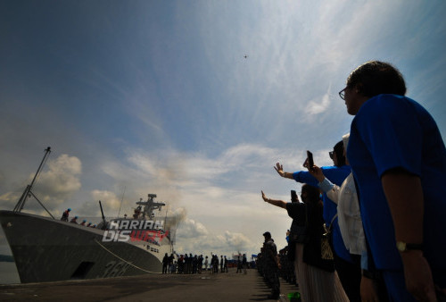 Dalam upacara pemberangkatan KRI Frans Kaisepo-368 (KRI FKO-368) tersebut di pimpin langsung oleh Pangkoarmada II Laksda TNI Dr. T.S.N.B. Hutabarat, M.M.S., yang berlangsung di Dermaga Madura Koarmada II Surabaya, Jumat (25/11/2022).
