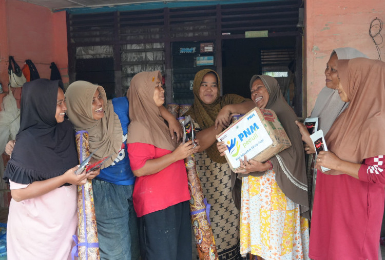 Produk Nasabah PNM Disalurkan untuk Masyarakat Terdampak Bencana di Sumatera, dari Abon hingga Rendang, 