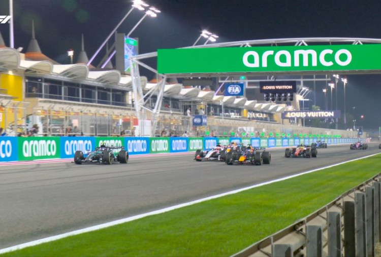 Regulasi Start F1 2026 Bikin Carlos Sainz Berjaya, Mercedes Merana