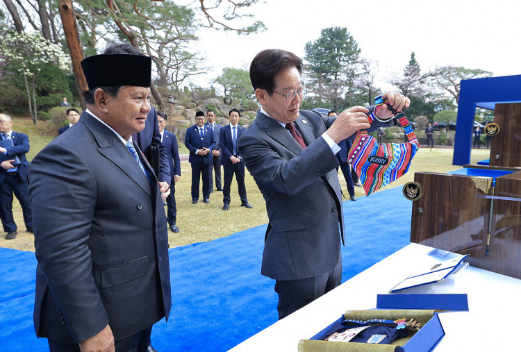 Diplomasi ‘Anabul’ ala Prabowo, Hadiahkan Baju untuk Anjing Presiden Korsel