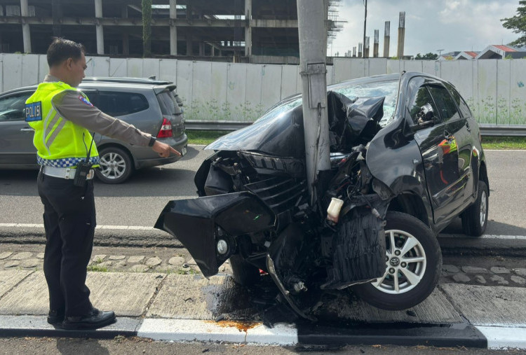 Kronologi Toyota Avanza Nabrak Lampu Jalan di Kawasan Bandara Soekarno-Hatta