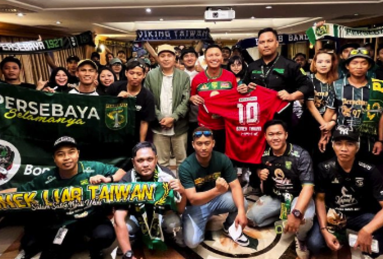 Presiden Persebaya Azrul Ananda Sambangi Bonek Taiwan, Bonek Ada di Mana-mana! 