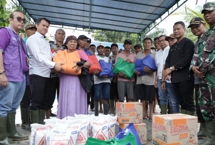 SGN Salurkan Paket Sembako untuk Penyintas Banjir di Sumatra Utara