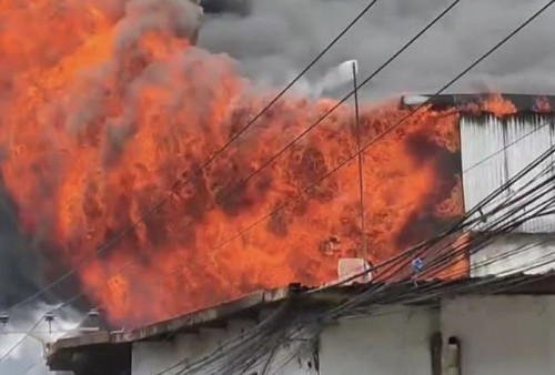 Pabrik Sendal di Penjaringan Kebakaran, 120 Personil Damkar Dikerahkan