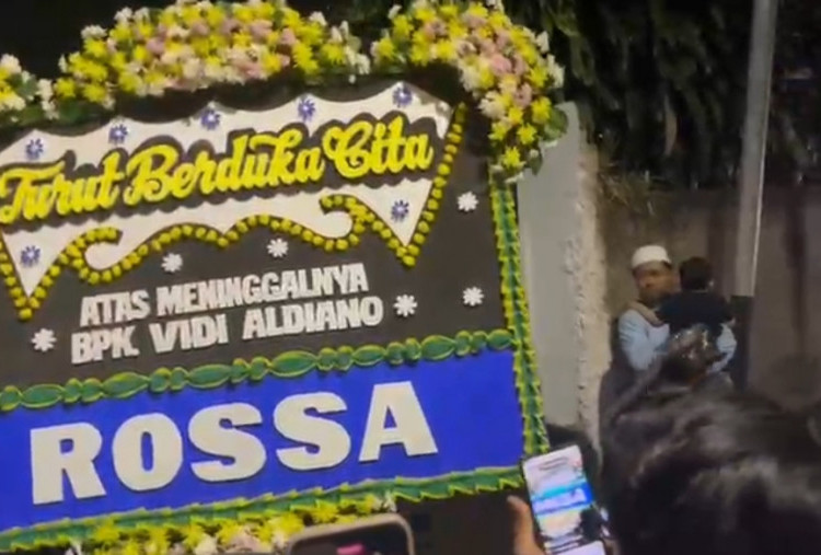 Foto-Foto Suasana Rumah Duka Vidi Aldiano, Karangan Bunga Berdatangan Termasuk dari Rossa