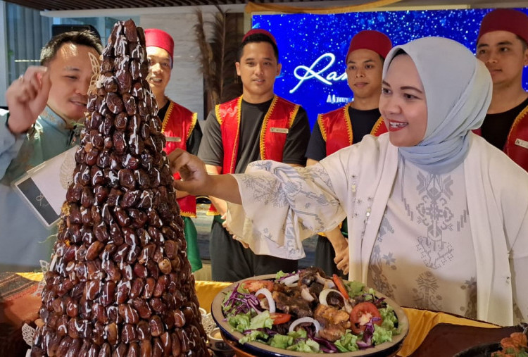 Buka Puasa dengan Tumpeng Kurma dan Nabeez, Minuman Kesukaan Nabi Muhammad