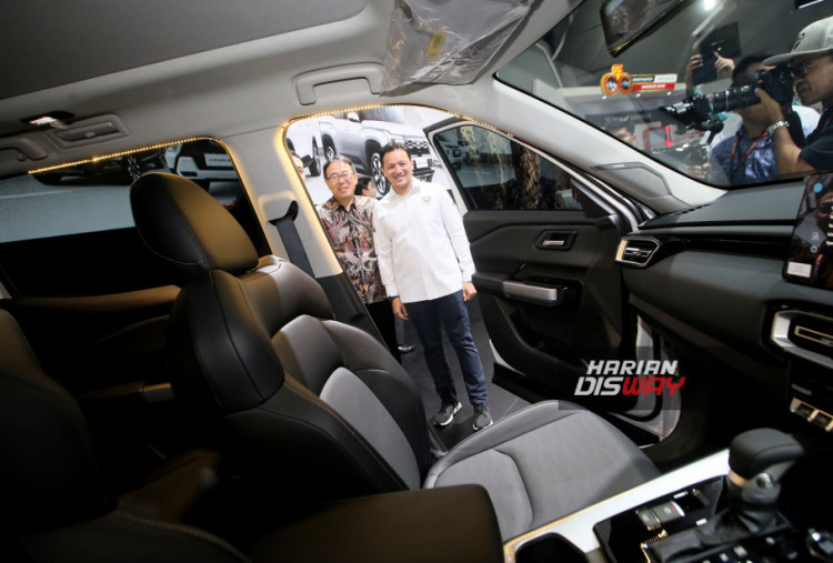 Pengunjung juga dapat mengeksplorasi 10 unit display, mencoba langsung 6 unit test drive, serta menelusuri perjalanan Mitsubishi Motors melalui Journey Wall di booth bernuansa adventure DNA. Seluruh pengalaman ini diperkuat layanan terbaik berlandaskan filosofi “Passion to Care”, menghadirkan kepuasan maksimal bagi setiap pelanggan.