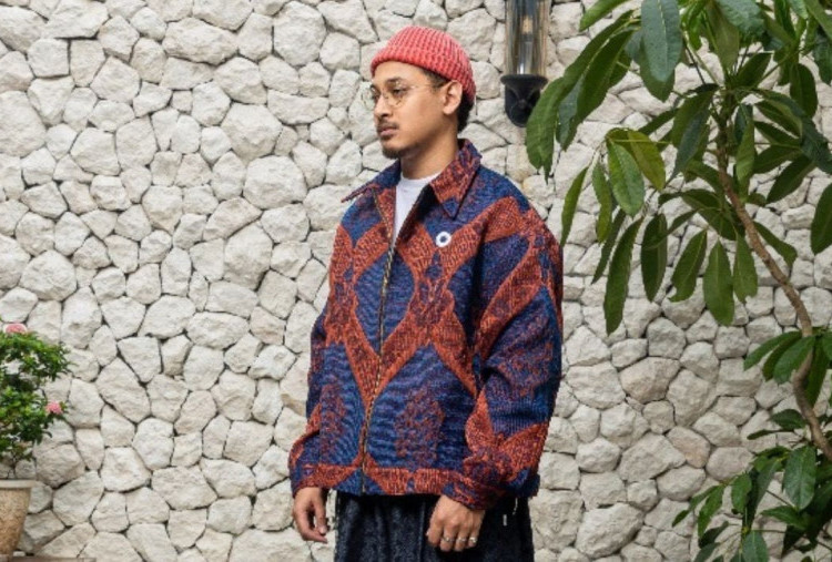SIMPATI x Othman Rilis Jaket Edisi Terbatas 'Phoenix Crest Jacket' dengan Kuota Internet 75 GB