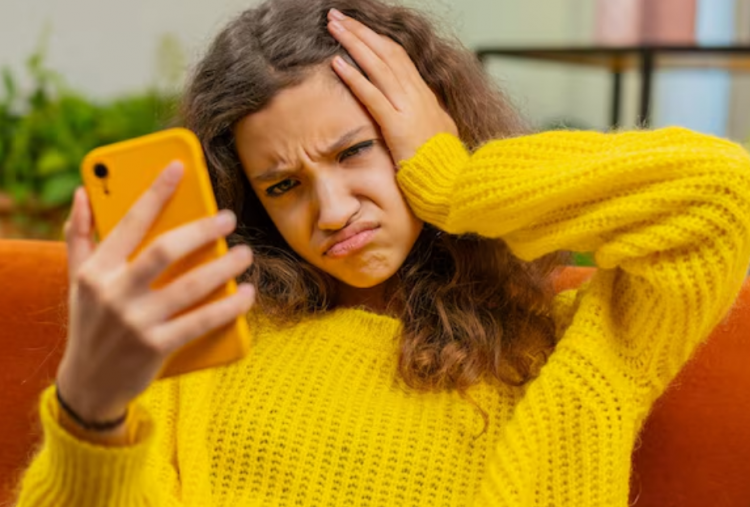 Notifikasi HP Menumpuk, Kepala Rasanya Penuh? Saatnya Lakukan Digital Declutter