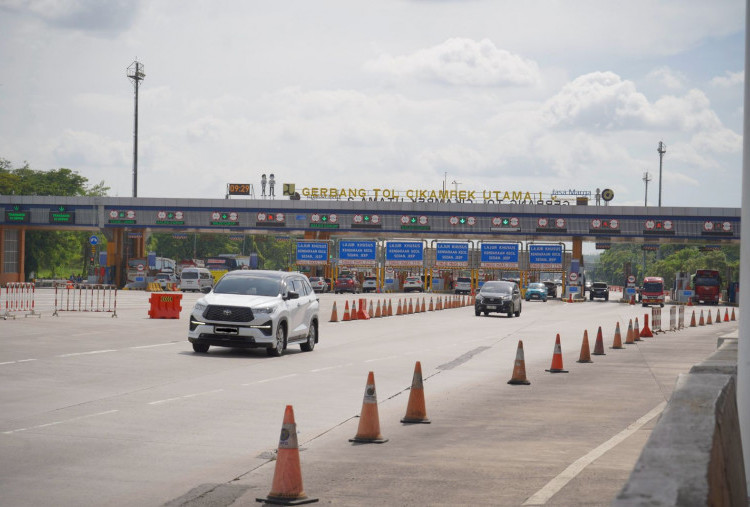 Tol Trans Jawa Mulai Ramai Jelang Nataru, Jasa Marga Imbau Pengendara Waspadai Cuaca Hujan