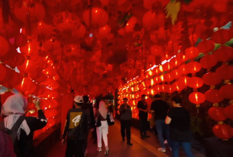 Meriahnya Festival Imlek di Jakarta, Ratusan Lampion Merahkan Kawasan Bundaran HI