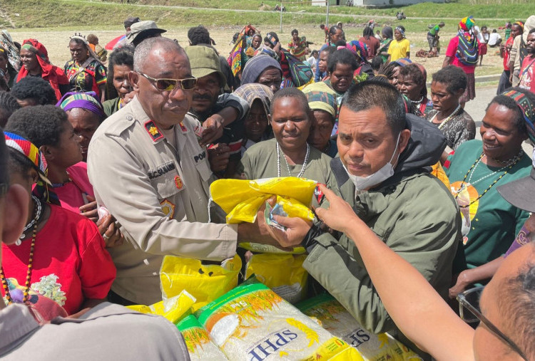 Satgas Pangan Polri Salurkan 4.634 Ton Beras SPHP ke Papua Raya