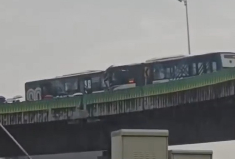 2 Bus TransJakarta Adu Banteng di 'Jalur Langit' Cipulir Disebut Akibat Sopir Mengantuk