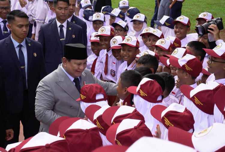 Prabowo Disambut Hangat Siswa saat Peringatan Hari Kesaktian Pancasila di Lubang Buaya