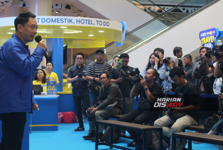 George Hendrata, CEO tiket.com, memberikan kata sambutan pada pembukaan BCA tiket.com Travel Fair 2025 di Atrium Utama Mall Gandaria City, Jakarta. Acara ini kembali hadir, bahkan lebih awal, untuk menyambut momen liburan yang ada di hampir setiap dua minggu sekali, termasuk libur sekolah di pertengahan tahun 2025.