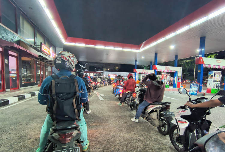Harga BBM Terbaru Pertamina-Shell Turun Hingga Rp1.200 per Liter, Cek di SPBU Hari Ini 