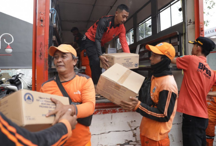 2.038 Jiwa Mengungsi Imbas Banjir Jakarta, BPBD Kirimkan Bantuan Logistik