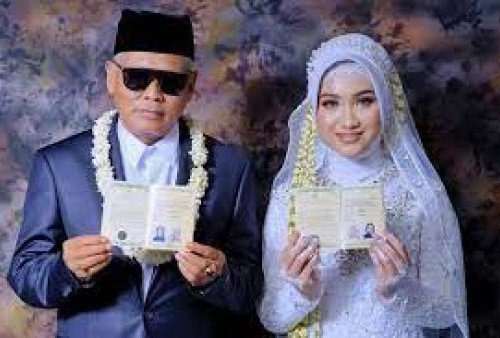 H Sondani Asal Cirebon, Nikahi Gadis 18 Tahun, Viral di Media Sosial