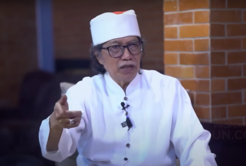 Klarifikasi Cak Nun Usai Sebut Jokowi Firaun: Unggah Video Mbah Nun Kesambet