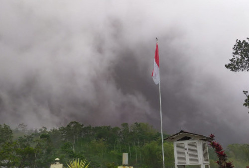 Gunung Merapi Muntahkan Awan Panas Guguran, Hujan Air Disertai Abu Vulkanik Terjadi di Boyolali dan Magelang