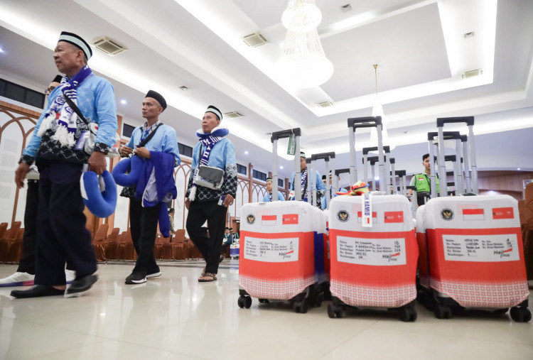 Keberangkatan Perdana Haji 2026, Menhaj Lepas 391 Jemaah Kloter JKG-01 Jakarta
