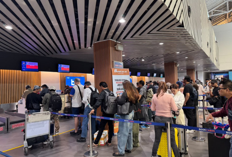 Erupsi Anak Gunung Krakatau, 54 Penerbangan di Bandara Juanda Batal