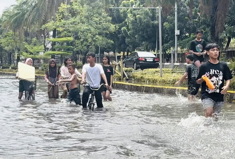 Curah Hujan Ekstrem Jadi Biang Banjir Jakarta, Pramono: di Luar Prediksi