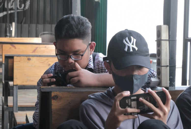 Mengenal Perbedaan Digital Eye Strain, Low Vision, dan Lazy Eyes: Batasi Paparan Layar, Jaga Kesehatan Mata 