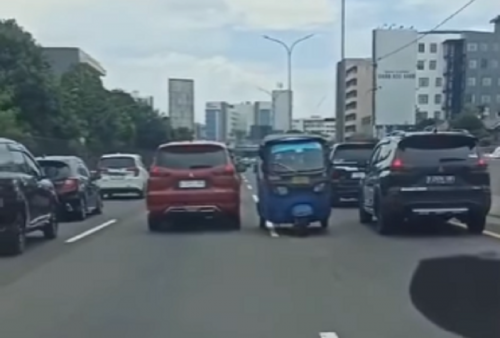 Viral! Bajay Nekat Masuk Tol Jakarta-Tangerang, Lebih Parahnya Lagi Lawan Arah