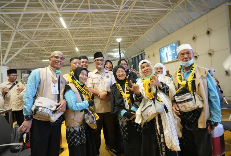 Menhaj Lepas Kloter UPG-07 di Jeddah, Sampaikan Apresiasi sekaligus Permohonan Maaf