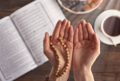 Bacaan Doa Akhir Tahun dan Awal Tahun Hijriah Lengkap Arab hingga Artinya, Umat Muslim Wajib Amalkan!