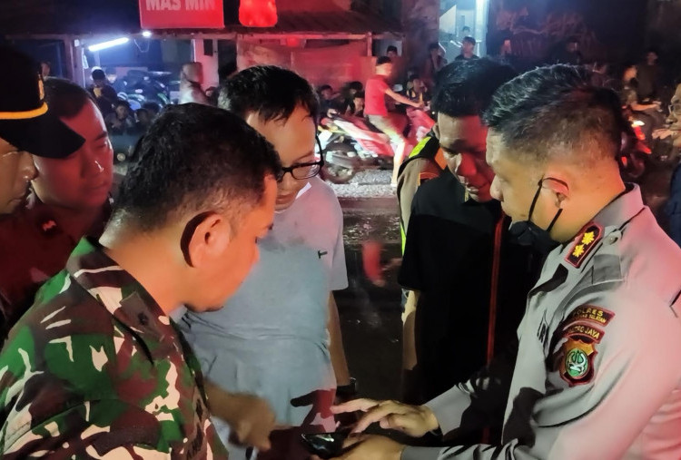 Saat Kapolres Tangsel Cek Penanganan Kebakaran Gudang, 30 Mobil Damkar Dikerahkan