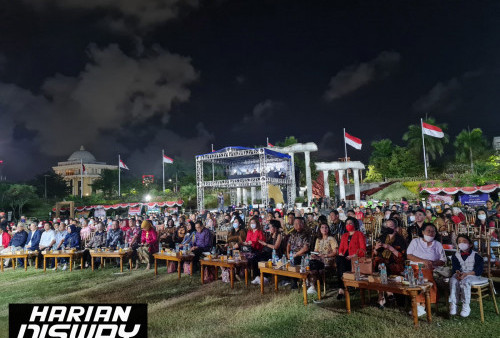 Undanganan yang hadir menyaksikan Konser 60 Tahun Indahnya Kebersamaan adalah relasi, mitra kerja bahkan teman- teman semasa kecil. Mereka menjadi saksi sejarah perjalanan hidup Indah Kurnia dari penyanyi kecil melalui panggung ke panggung hingga saat ini sebagai wakil rakyat di Senayan.